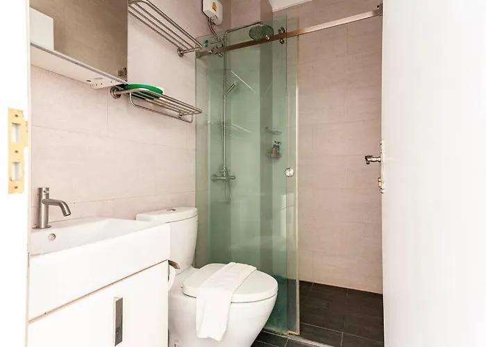 別墅 Miq_5br/silom Bts,mrt/wifi 1000mb/jacuzzi/16pax